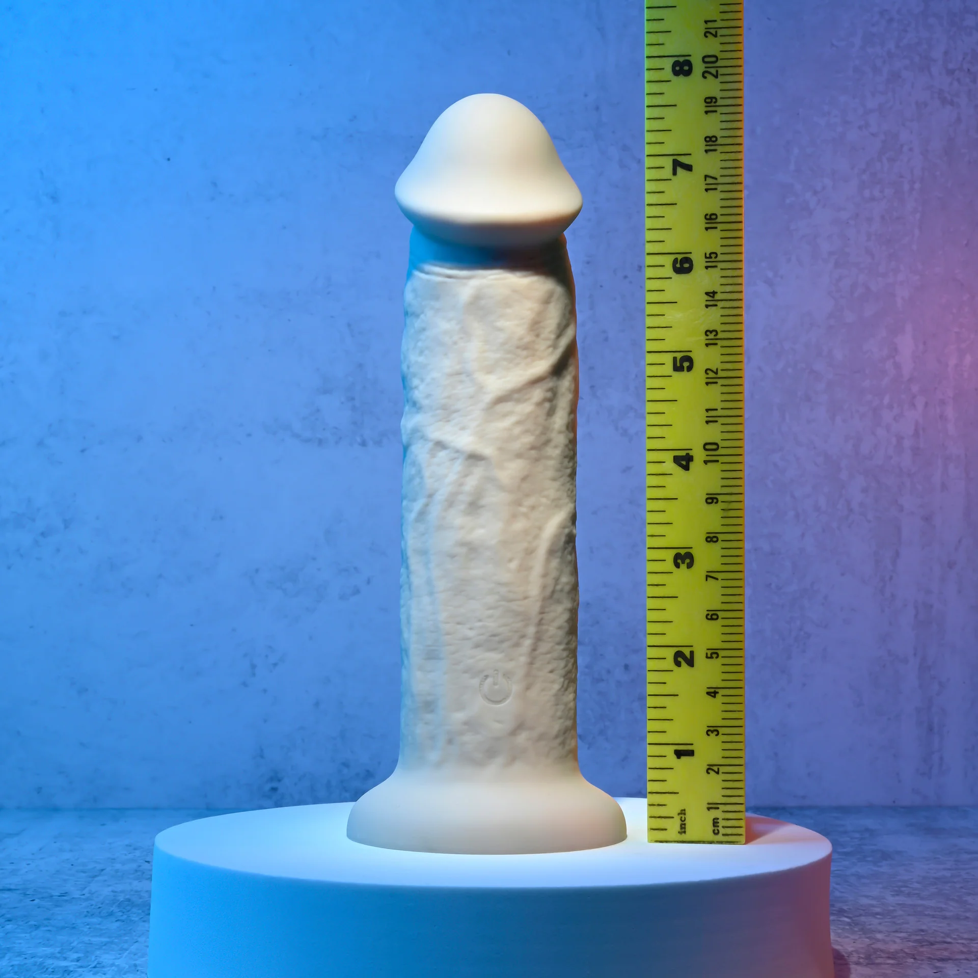 Evolved 7" Girthy Vibrating Dong Light - Image 8