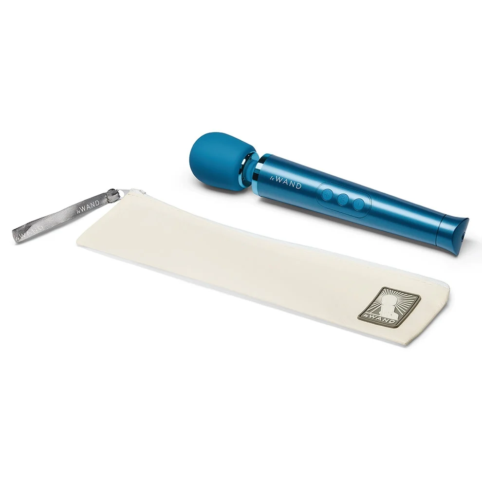 Le Wand Petite Rechargable Massager Blue - Image 5